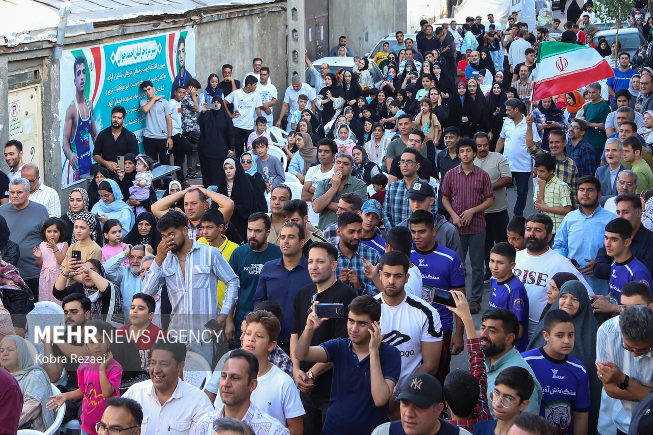  استقبال از احمد جوان نایب‌قهرمان کشتی جهان در مشهد