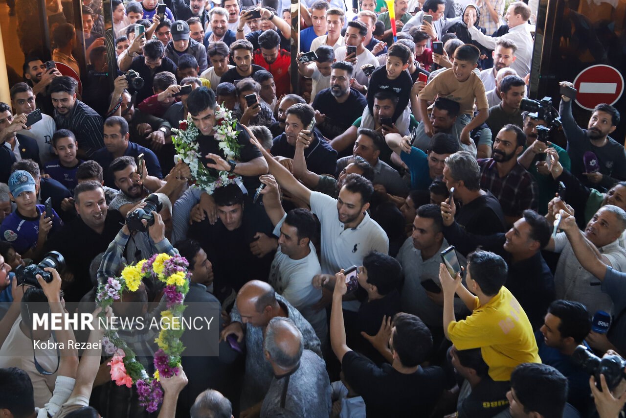  استقبال از احمد جوان نایب‌قهرمان کشتی جهان در مشهد