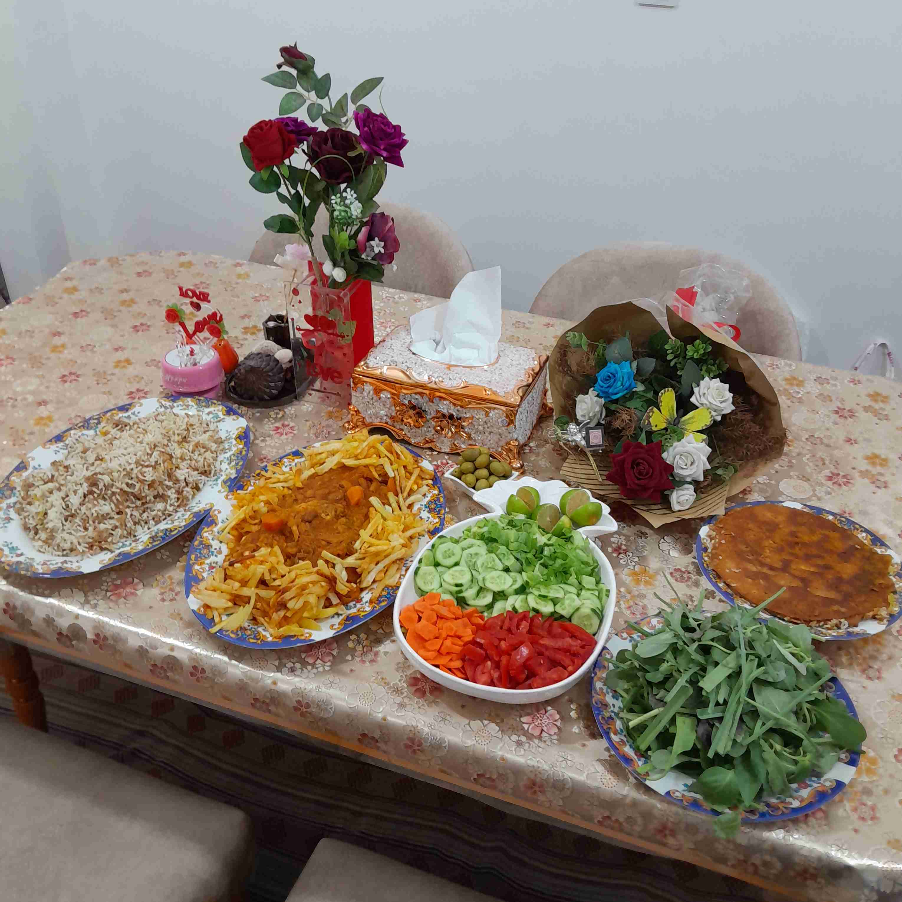 خوشمزه نهارامروزمون رشته پلو با مرغ ربی ومخلفات،تقدیم نگاه پرمهرتان😋😋🌺🌹امروز اینگونه برایتان دعامیکنم :ازخدامیخوام روزتون پرباشه ازلبخندوحس خوب؛الهی سفره هاتون پربرکت وزندگیتون سرشارازآرامش وسلامتی،خداپشت وپناهتون عزیزان ،روزتون پرازانرژی مثبت 🌺🌹🌺🌹🌼🌺💐💐💐🌹دست‌پخت کدبانوی عزیزوبامحبت خونم😋😋😘😍🥰💞🫶💕❤️🤍🫶🤍
