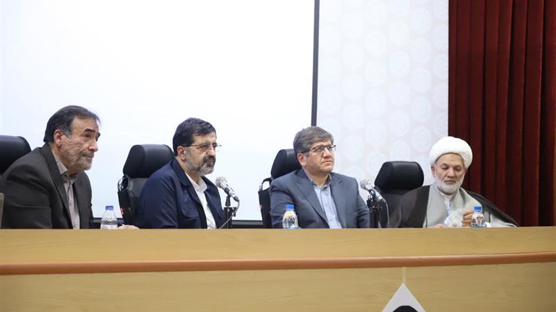 معاون وزیر راه: توسعه خطوط ریلی اقتصاد قم را رونق میبخشد