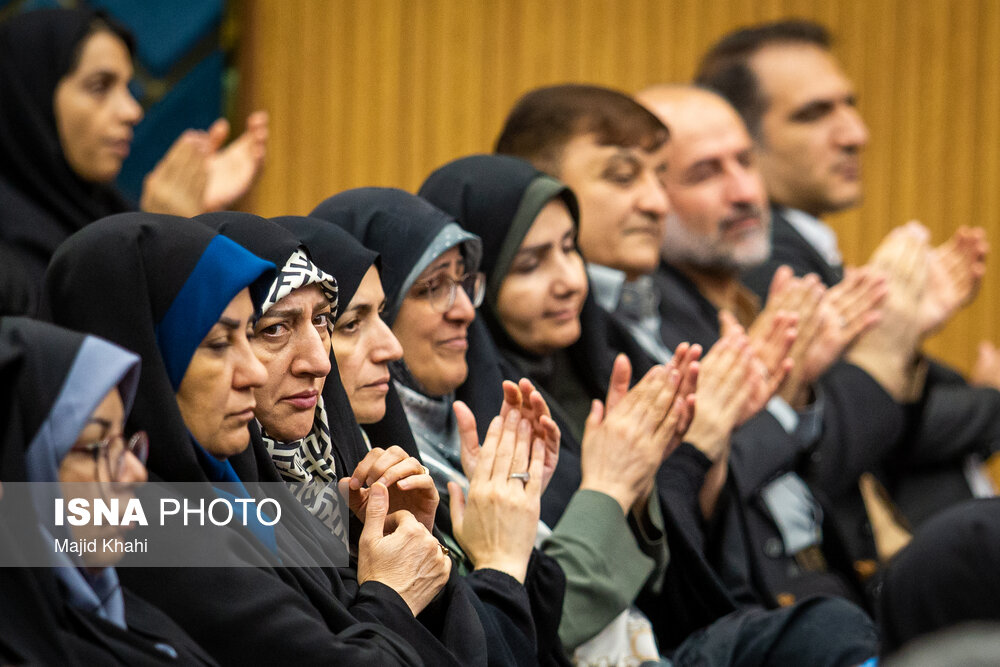 عکس/ تجلیل از مدال آوران المپیاد ۲۰۲۵ با حضور رئیس جمهور