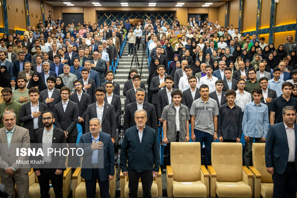 عکس/ تجلیل از مدال آوران المپیاد ۲۰۲۵ با حضور رئیس جمهور