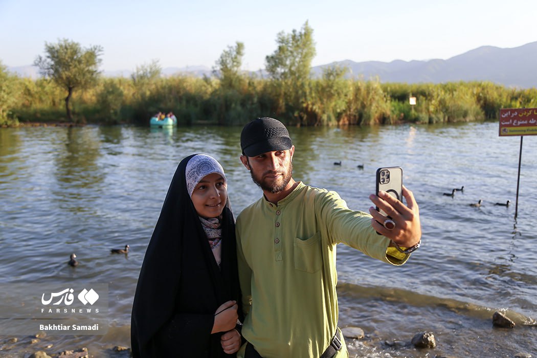 مسافران در آغوش نیلگون زریوار  