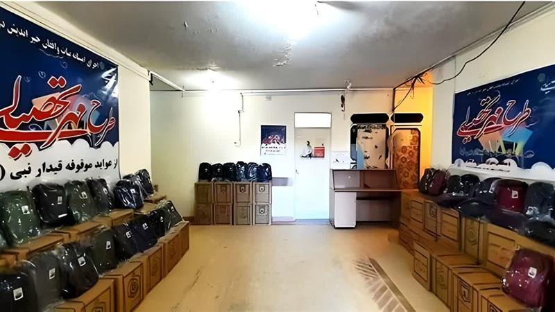 ۷۰۰ بسته نوشت افزار به دانش آموزان زنجانی اهدا شد