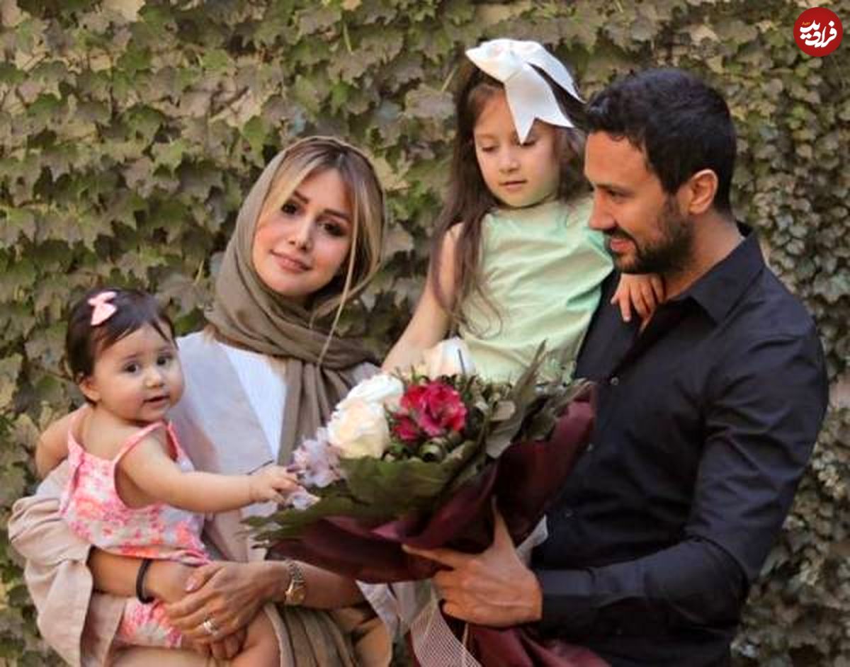 چهره ها/عکس داغ و تازه شاهرخ استخری و خانواده‌اش در یک کافه