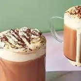 توی این هوای گرم فقط شیک‌ کاپوچینو می‌چسبه