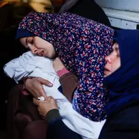 وداع جانسوز با پیکر شهدای حمله اسرائیل به غزه