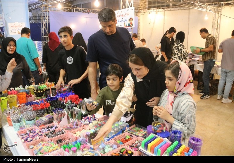 عکس/ گشایش نمایشگاه فروش پاییزه ویژه بازگشایی مدارس در کرمانشاه