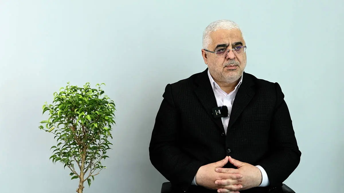 نماینده ادوار مجلس: احمدینژاد که تحریم یک تکه کاغذ است باید بیاید و پاسخ بدهد