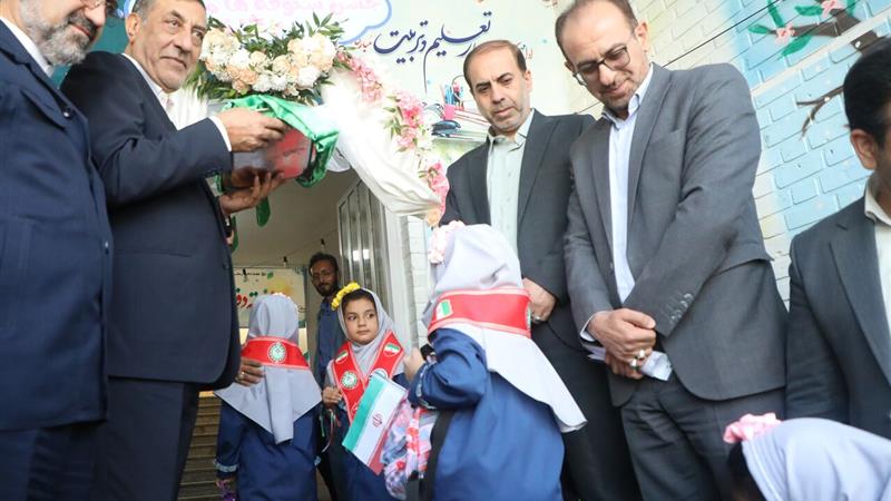 ۲۲ هزار نوآموز قمی وارد کلاس اول شدند