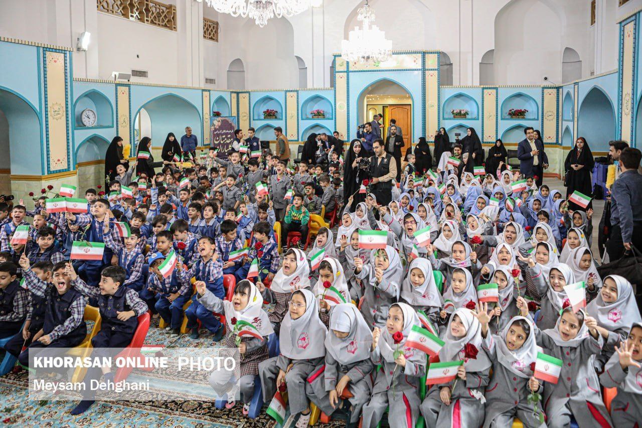 گزارش تصویری از ویژه برنامه شکوفه های رضوی در حرم مطهر امام رضا(ع)
