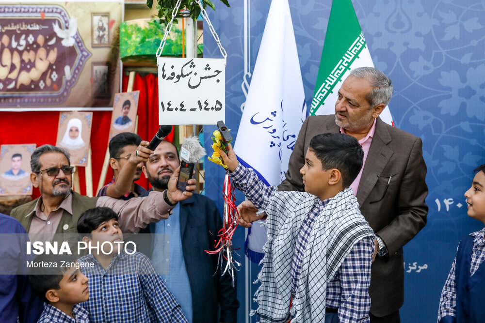 عکس/ جشن شکوفه‌ها در تهران با حضور وزیر آموزش و پرورش