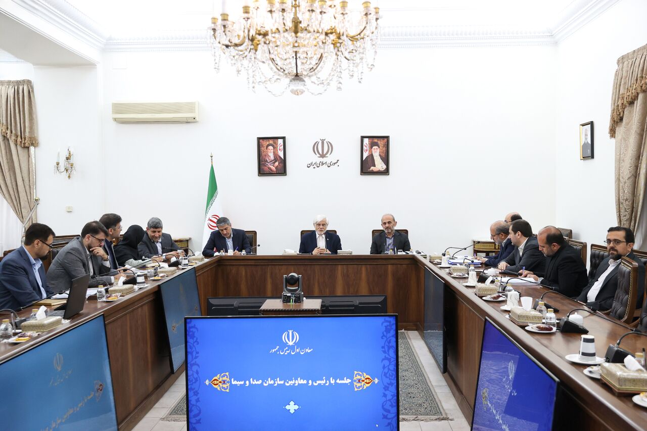 عارف در نشست با مسئولان صداوسیما: نباید به گونه‌ای عمل کرد که انسجام ملی خدشه‌دار شود