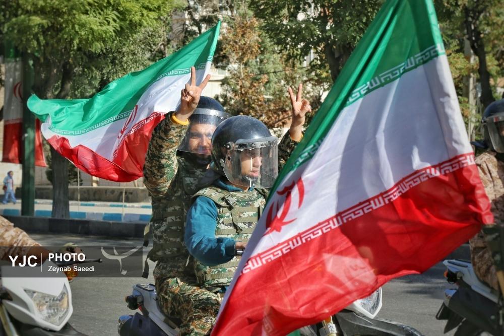 رژه خودرویی و موتوری نیرو‌های نظامی در همدان