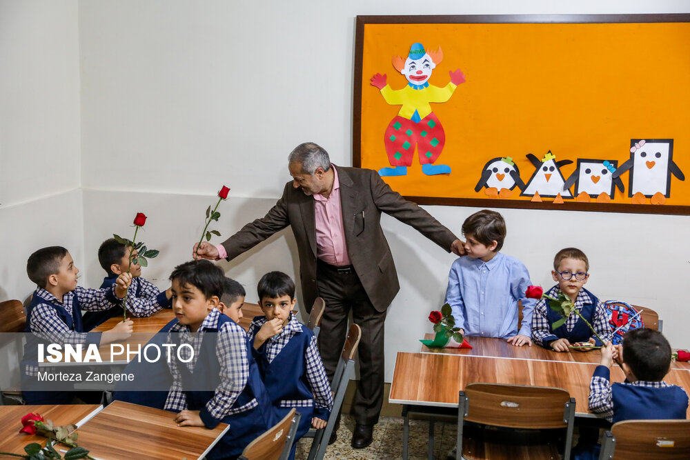 عکس/ جشن شکوفه‌ها در تهران با حضور وزیر آموزش و پرورش