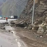 احتمال ریزش سنگ در مناطق پرخطر جاده‌های شمال
