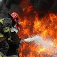 آتش‌سوزی گسترده در یک انبار لوله