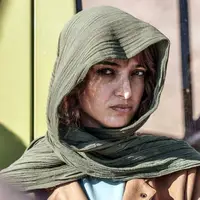 استایل خانم بازیگرِ «علت مرگ: نامعلوم» سوژه عکاسان شد