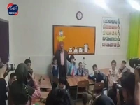 وزیر آموزش پرورش دقایقی را در کنار دانش آموزان نشست