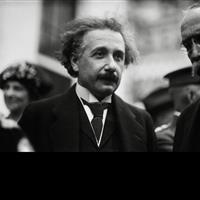زندگی پرماجرای اینشتین: از پرونده ۱۴۰۰ صفحه‌ای در FBI تا فرزندی که هرگز او را ندید