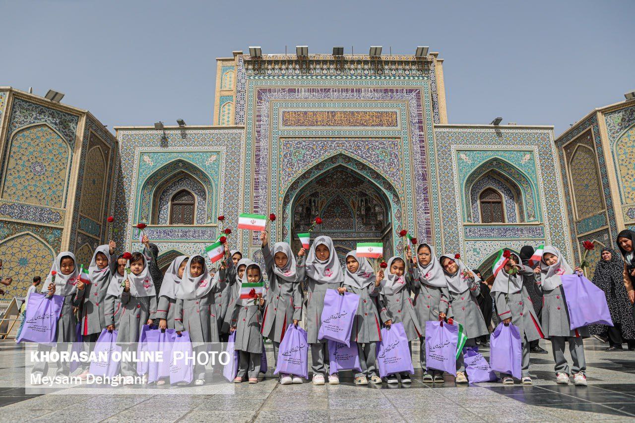 گزارش تصویری از ویژه برنامه شکوفه های رضوی در حرم مطهر امام رضا(ع)
