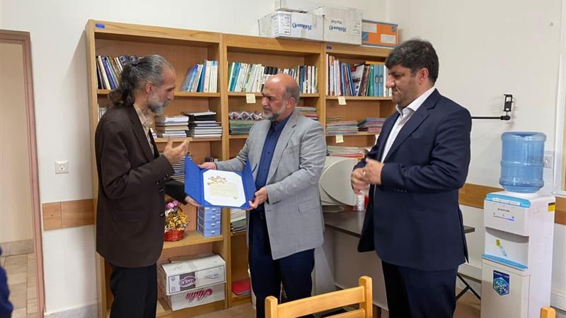 نشان اعتبار هنر به هنرمندان دارای آثار فاخر اعطا می‌شود