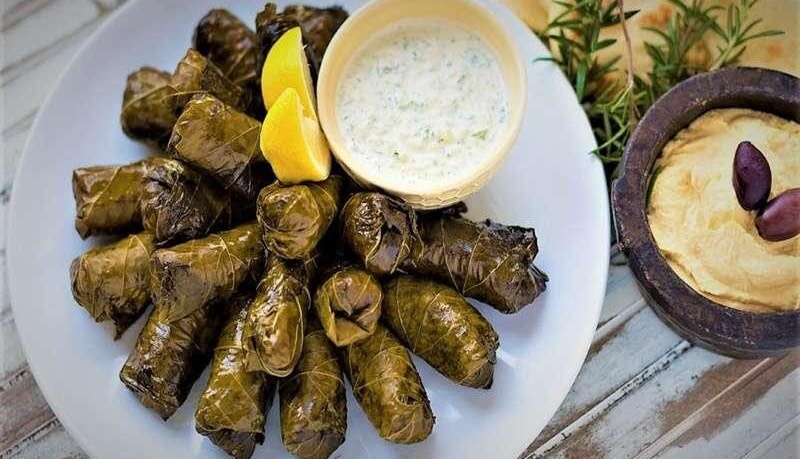 طرز تهیه دلمه برگ مو مجلسی به روش تبریزی