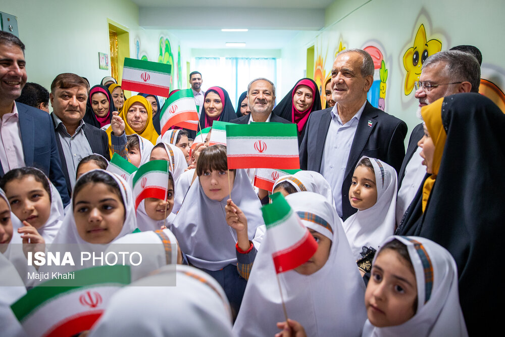 عکس/ آغاز سال تحصیلی با حضور رئیس جمهور