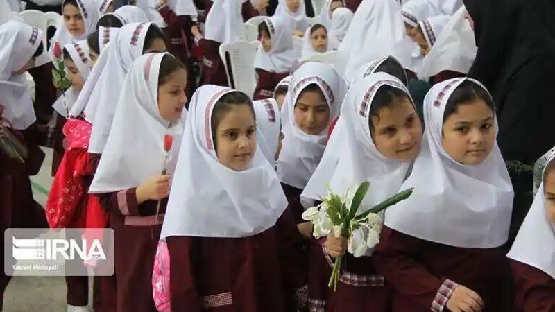 بوی مهر، عطر مداد و یک مشت رویا