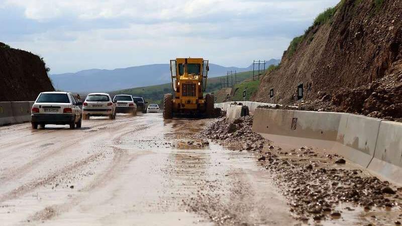 پیش بینی بارش باران و احتمال سقوط سنگ در جاده های کوهستانی البرز