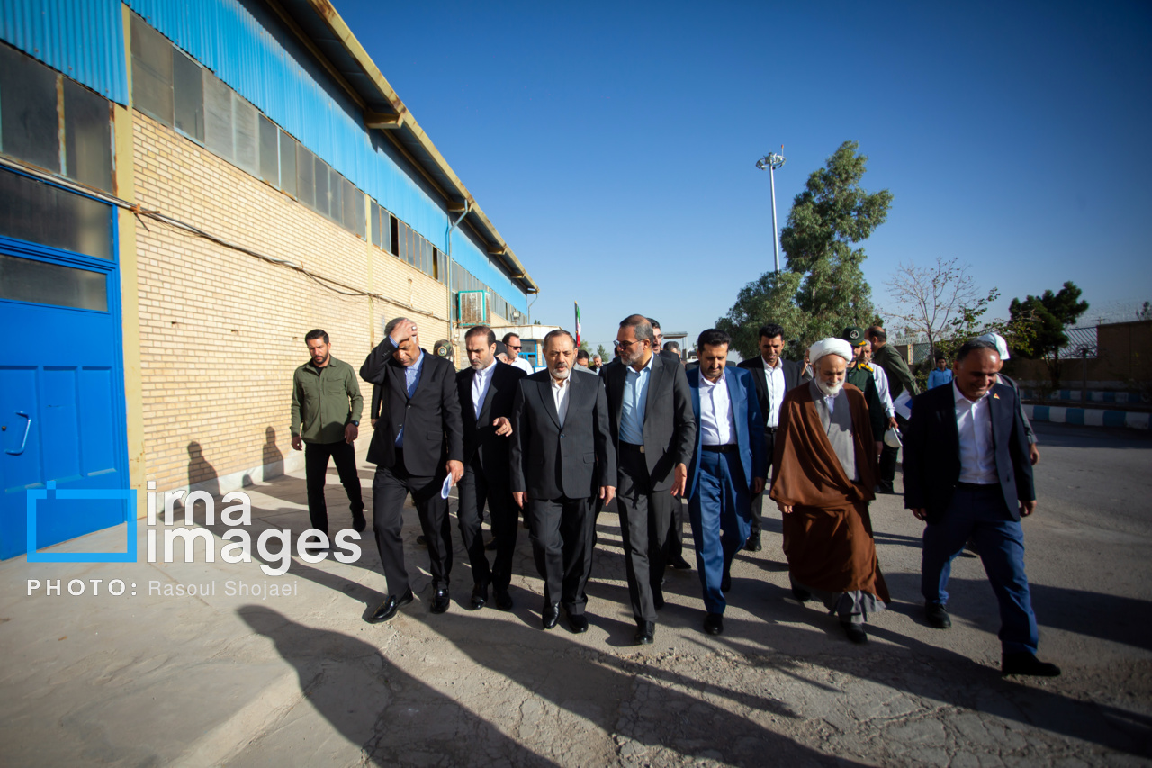 عکس/ سفر وزیر دفاع به اصفهان