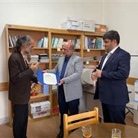 نشان اعتبار هنر به هنرمندان دارای آثار فاخر اعطا می‌شود