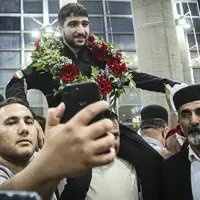 عکس/ استقبال از تیم ملی کشتی فرنگی ایران در فرودگاه امام‌خمینی (ره)