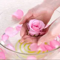 برای پوست بهتر از گلاب استفاده کنید