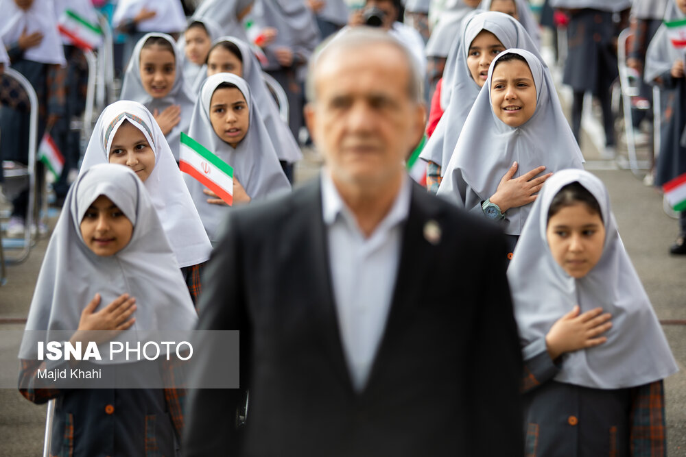 عکس/ آغاز سال تحصیلی با حضور رئیس جمهور