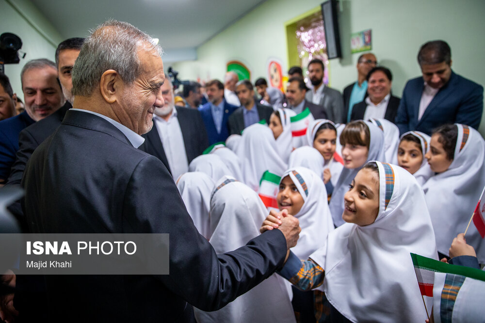 عکس/ آغاز سال تحصیلی با حضور رئیس جمهور