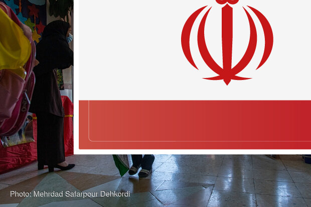 دانش‌آموزان مازندرانی زیر باران به مدرسه رفتند