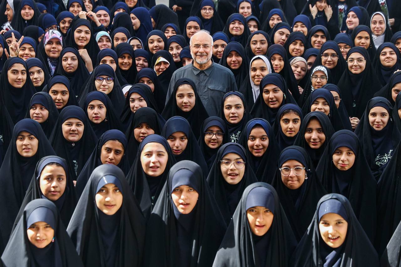 عکس/ حضور قالیباف در مدرسه دخترانه فاطمیون تهران