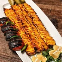 اینم کباب مرغ ویژه با یه سس مخصوص 