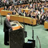 سخنرانی مرد نارنجی با چاشنی طعنه