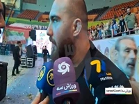 امیرحسین زارع: دست مردم را میبوسم
