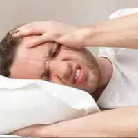 چرا با سردرد از خواب بیدار می‌شویم؟