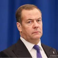 مدودف: آمریکا سیاست تحریم را کنار بگذارد