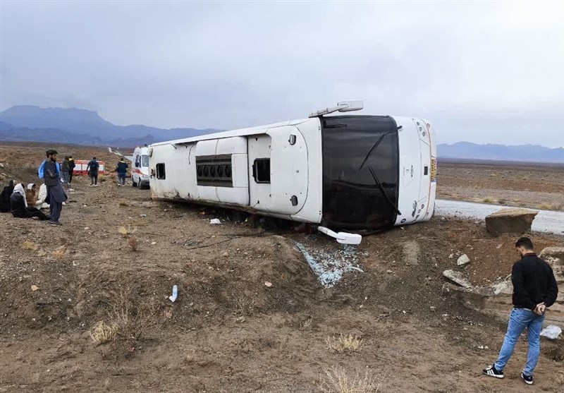 جزئیات حادثه واژگونی اتوبوس مسافران همدان به کرمان در اصفهان