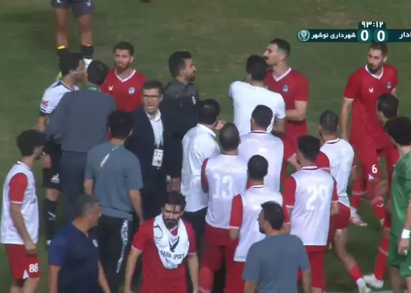لیگ یک؛ موبایل جای VAR را گرفت!
