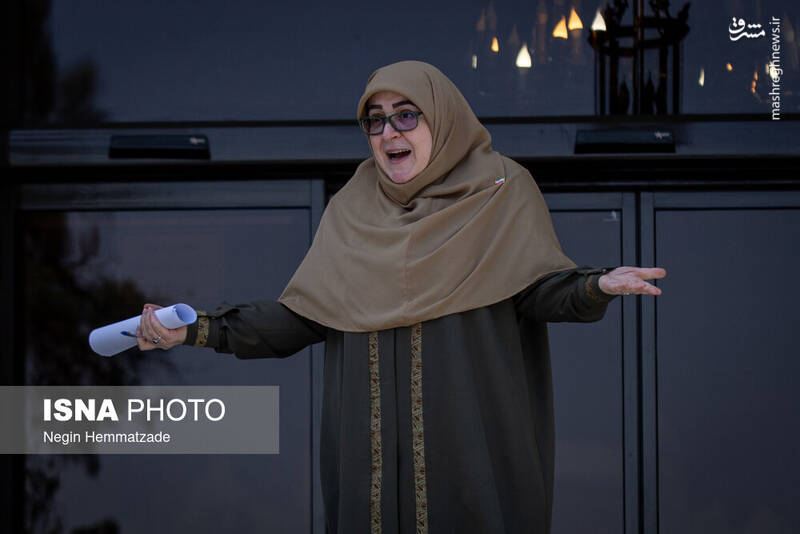 اعضای هیأت دولت در جمع خبرنگاران