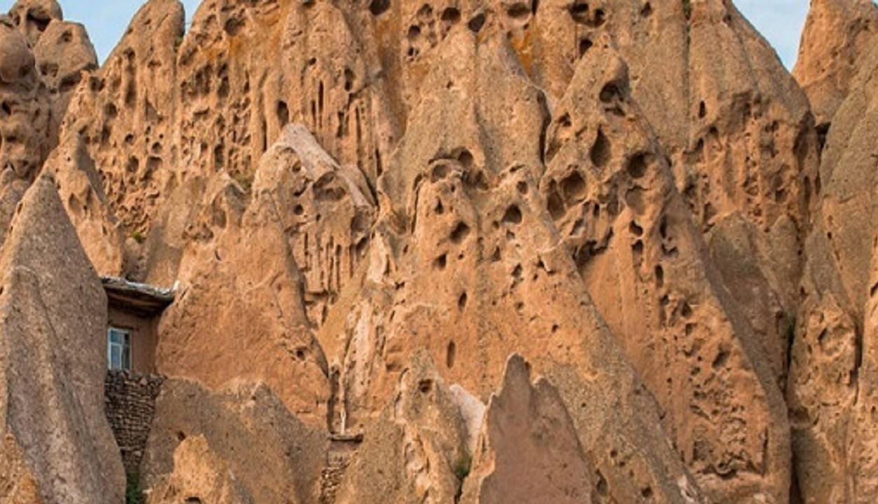 آغاز پروژه مرمت و ساماندهی بافت تاریخی روستای صخرهای کندوان
