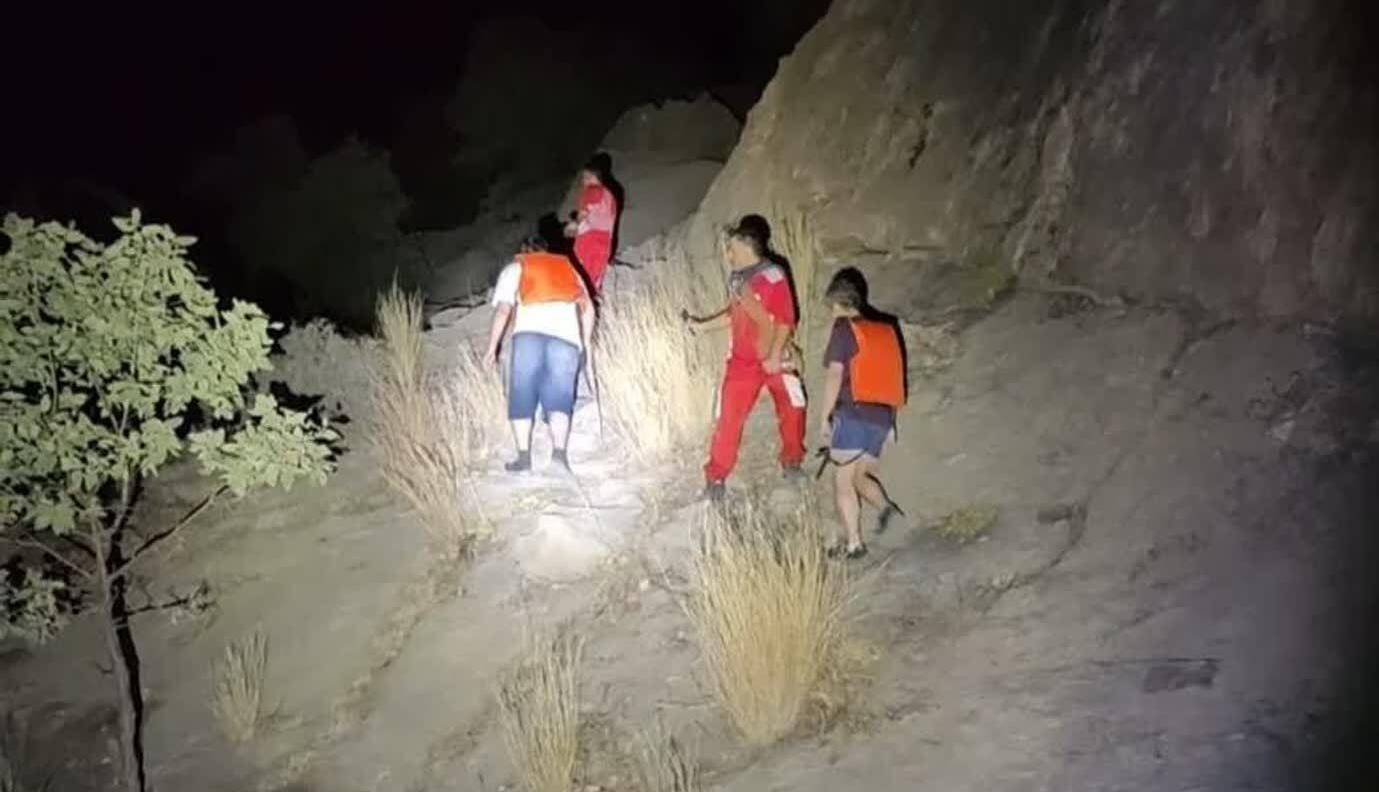 نجات دو گردشگر گرفتار در ارتفاعات کرکی پلدختر