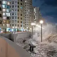 لحظه‌ی ترسناک ورود آب دریا به داخل هتلی در هنگ‌کنگ
