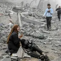 وداع جانسوز دختر فلسطینی با پیکر پدر شهیدش